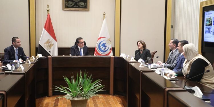 ” عبد الغفار”  يستقبل ممثلي شركة “نوفارتس” لبحث التوسع في خطوط الإنتاج الدوائية المحلية وتعزيز آليات الاستثمار
