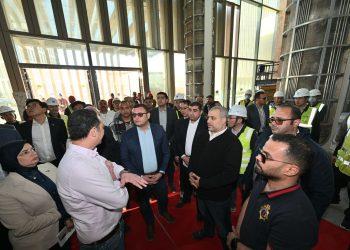 وزير الإسكان يختتم جولته اليوم بتفقد منطقة الأعمال المركزية والحي السكني الخامس R5 بالعاصمة الإدارية الجديدة
