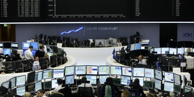 مؤشر فوتسي 100 البريطاني يصعد بنسبة 0.4% بعد رفع التعريفات الجمركية الصينية