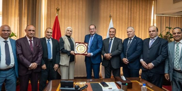 وزير المالية يكرم ٧ قيادات ضريبية متميزة بالقاهرة والجيزة والإسكندرية والقليوبية ودمياط