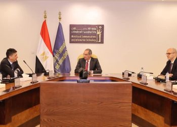 وزير الاتصالات: نتواصل باستمرار مع القطاع الخاص لضمان توفير بيئة ملائمة لتعزيز الاستثمار فى السوق المصري