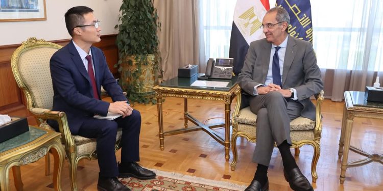 وزير الاتصالات وتكنولوجيا المعلومات يلتقي الرئيس التنفيذي الجديد لشركة هواوي مصر