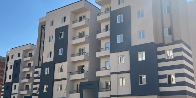 مسئولو “الإسكان” يتابعون موقف تنفيذ المشروعات السكنية بمدينة أكتوبر الجديدة