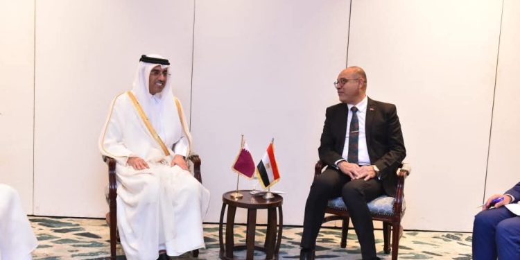 • وزير العمل يُناقش مع نظيره القطري ملفات تنقل الأيدي العاملة ..و”الربط الإلكتروني”