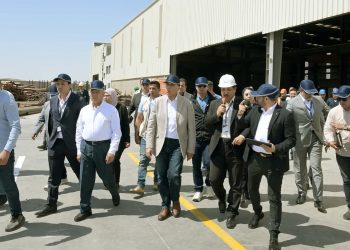 رئيس الوزراء يتفقد مجموعة مصانع شركة التوكل للصناعات الحديدية والجلفنة “توكل ستيل”