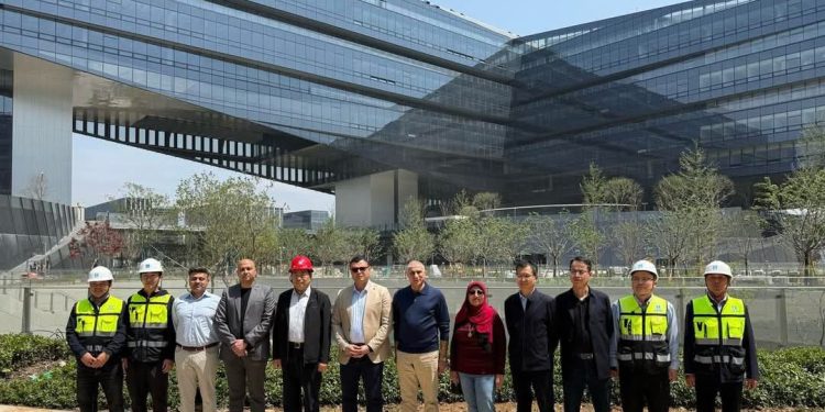 وزير الإسكان يتفقد أعمال إنشاء وتشغيل مركز أبحاث شركة عالمية بمدينة شنغهاي الصينية