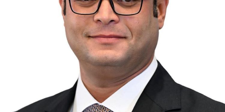وزير الإسكان يتفقد  نظم الإدارة والتشغيل والتسويق بالمناطق المركزية للأعمال