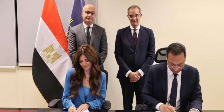 وزير الاتصالات يشهد توقيع مذكرة تفاهم بين وزارة الاتصالات وتكنولوجيا المعلومات وشركة مايكروسوفت مصر
