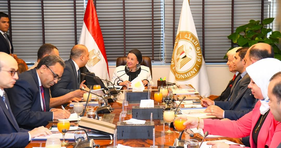 وزيرة البيئة تترأس الجلسة الأولى لمجلس إدارة جهاز تنظيم المخلفات فى تشكيله الجديد