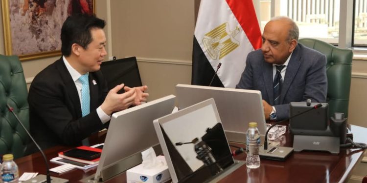 وزير الكهرباء يبحث مع شركة هواوي الصينية سبل دعم وتعزيز التعاون في مجالات الطاقة المتجددة