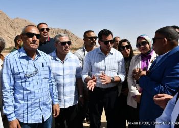 وزير الشباب والرياضة يزور المشاركين بمعسكر يلا كامب بمحمية جبل علبة