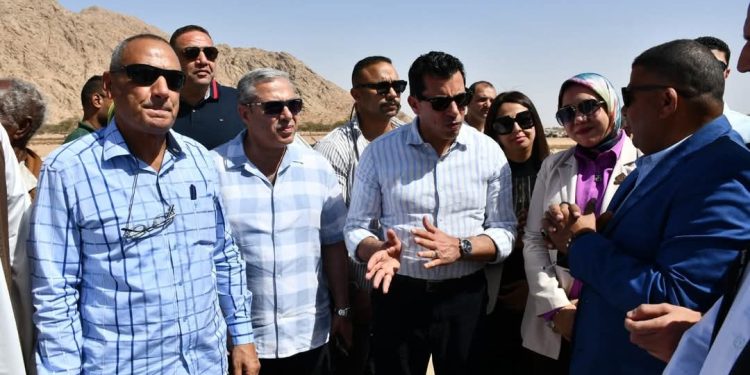 وزير الشباب والرياضة يزور المشاركين بمعسكر يلا كامب بمحمية جبل علبة