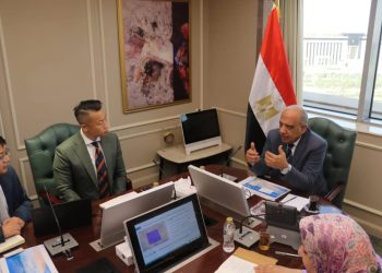 وزير الكهرباء  يبحث مع مسئولي شركة ستيت جريد ‏” State Grid ” الصينية سبل التعاون المشترك