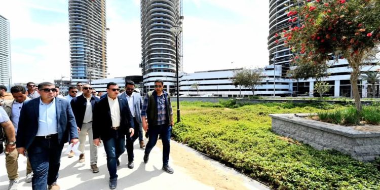 وزير الإسكان يتفقد كومبوند”مزارين” والممشى السياحي والمنطقة الترفيهية بمدينة العلمين الجديدة