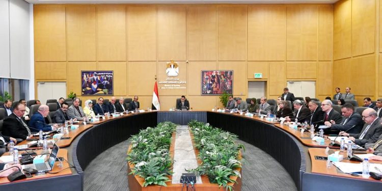وزير الإسكان يتابع موقف تنفيذ مشروعات المبادرة الرئاسية “حياة كريمة” بمحافظتي أسوان وبني سويف