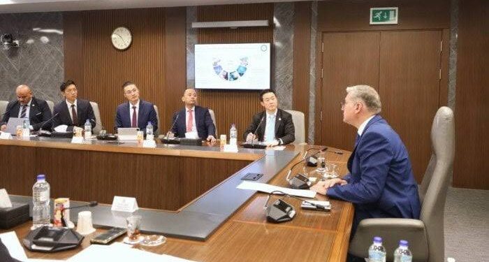 وزير البترول يبحث مع مسئولي شركة “هواوى” التعاون في الطاقات النظيفة