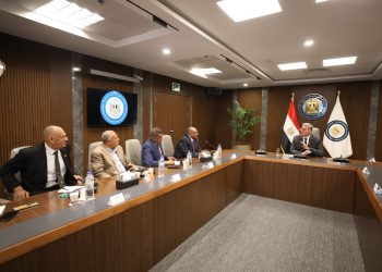 وزير البترول والثروة المعدنية يبحث مع النقابة العامة للمناجم والمحاجر التعاون في تطوير قطاع التعدين