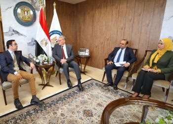 ما هي اخر تطورات العمل بمجمع البحر المتوسط للبتروكيماويات في العلمين الجديدة ؟