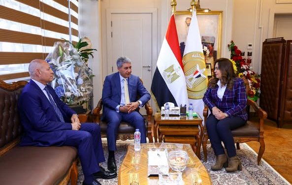 وزيرا التنمية المحلية والسياحة والآثار يبحثان وضع آلية محددة لتحصيل الرسوم من المنشآت الفندقية والسياحية بالمحافظات بحضور محافظ القاهرة