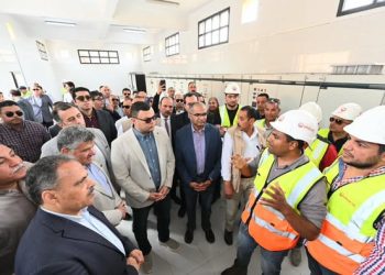 وزير الإسكان ومحافظ الشرقية يبدآن جولة تفقدية بعدد من مشروعات المياه والصرف الصحي بالمحافظة