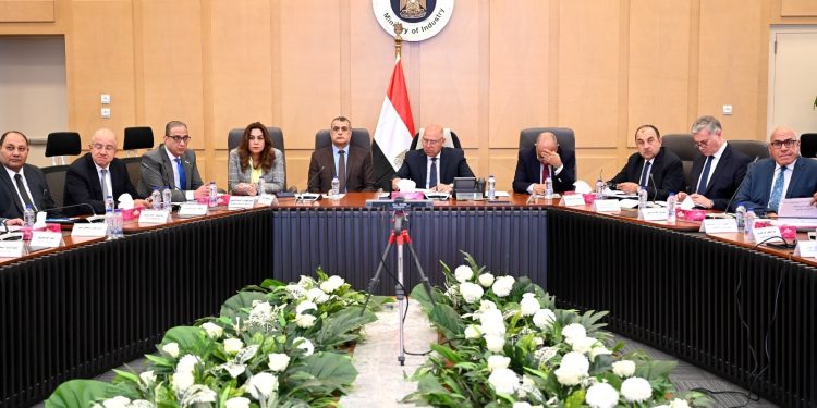 كامل الوزير: يترأس الاجتماع الرابع والعشرين  للمجموعة الوزارية للتنمية الصناعية