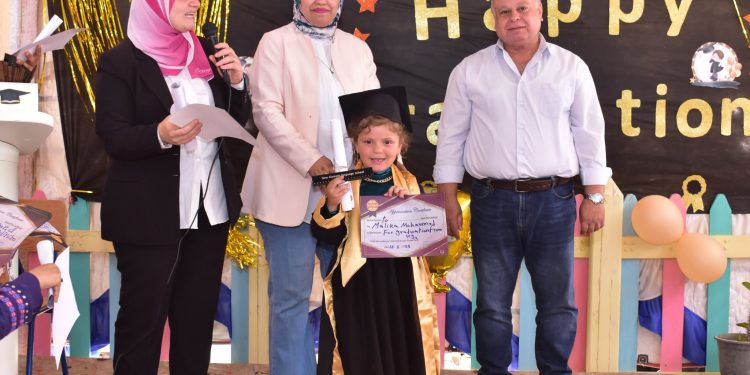 مدرسة العلمين الجديدة الرسمية المتميزة للغات تحتفل بتخرج أول دفعة من طلاب مرحلة رياض الأطفال