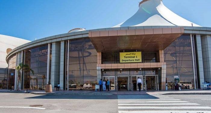 وفاة راكبة وإصابة اثنتين.. بيان عاجل لوزارة الطيران بشأن حادث مطار شرم الشيخ