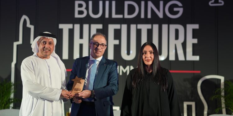 تكريم د. أحمد شلبي في قمة “بناء المستقبل” لمجلة فوربس تقديرًا لاسهاماته في التنمية المستدامة بالقطاع العقاري