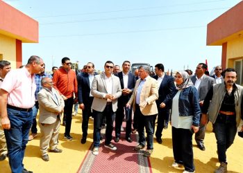 وزير الإسكان ومحافظ السويس يتفقدان مشروع رافع مياه السخنة ( الندى ) لتغذية مدينة السلام “۱ – ۲”