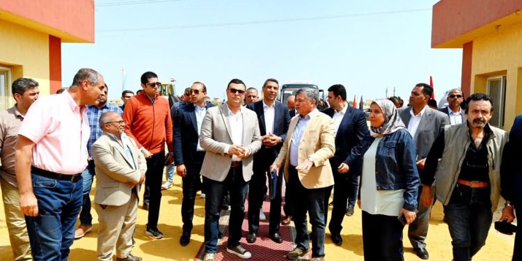 وزير الإسكان ومحافظ السويس يتفقدان مشروع رافع مياه السخنة ( الندى ) لتغذية مدينة السلام “۱ – ۲”