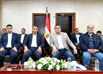 وزير الإسكان يعقد اجتماعاً بمقر جهاز مدينة السويس الجديدة لمتابعة المشروعات التنموية بالمدينة