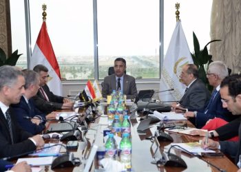 وزير التموين يجتمع مع رئيس مجلس إدارة شركة قها للأغذية المحفوظة لمتابعة خطط دعم السوق