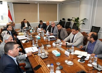 وزير الإسكان يتابع موقف تنفيذ المرحلة الثانية لمحطة تنقية مياه الشرب بمدينة ٦ أكتوبر