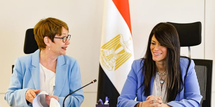 وزيرة التخطيط  تستقبل رئيس البنك الأوروبي لإعادة الإعمار والتنمية لاستعراض مختلف ملفات التعاون المشترك