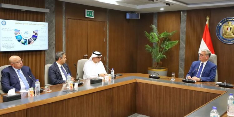 وزير البترول والثروة المعدنية يبحث مع مجموعة موانئ أبو ظبي سبل تعزيز التعاون المشترك