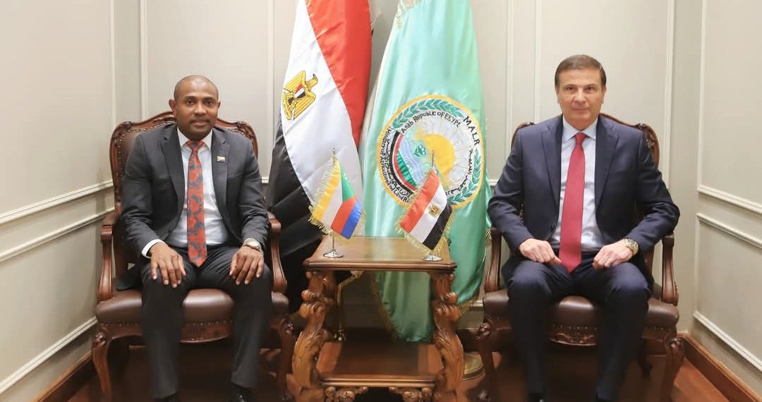 وزير الزراعة يبحث مع وزير الخارجية والتعاون الدولي بجمهورية جزر القمر سبل التعاون المشترك