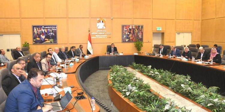 وزير الإسكان يتابع مشروعات المبادرة الرئاسية “حياة كريمة” بمحافظات الأقصر والفيوم وكفر الشيخ