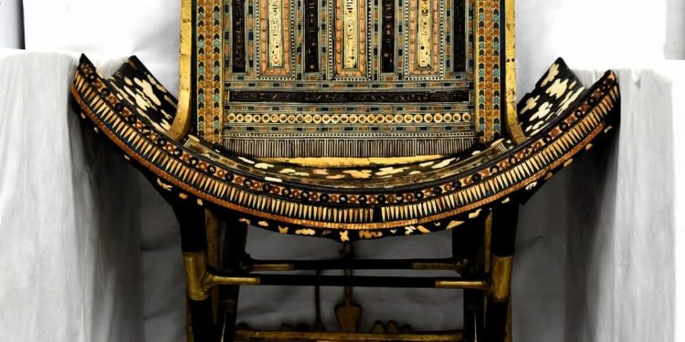 المتحف المصري الكبير يستقبل  163 قطعة من كنوز الملك الذهبي توت عنخ آمون