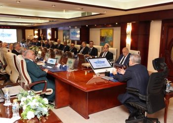 رئيس هيئة قناة السويس يبحث التأثير ات الايجابية بمنطقة البحر الأحمر على حرية الملاحة