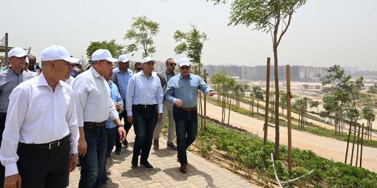 رئيس الوزراء يتابع الموقف التنفيذي لمشروع حديقة “تلال الفسطاط”