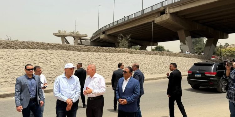 رئيس الوزراء يتابع سير الأعمال بمحيط منطقة السيدة عائشة
