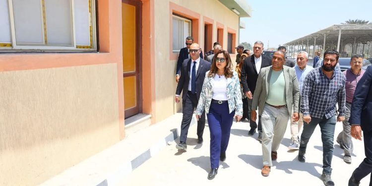 وزيرة التنمية المحلية تتفقد مشروعات المواقف والأسواق