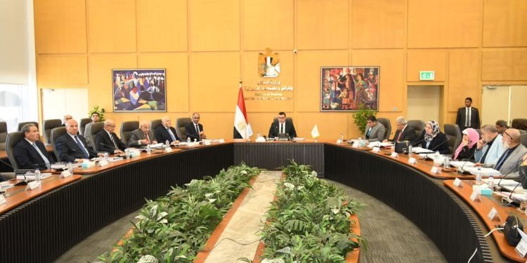 وزير الإسكان: “القابضة لمياه الشرب والصرف الصحي” تعتمد القوائم المالية للعام المالي 2023/2024