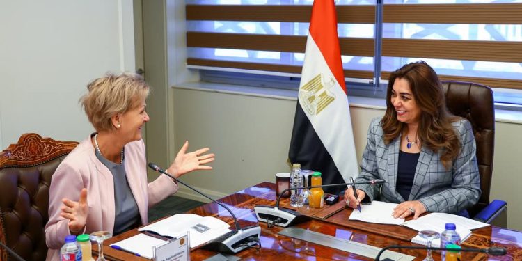وزيرة التنمية المحلية تبحث مع سفيرة الاتحاد الأوروبي بالقاهرة مجالات التعاون المشترك