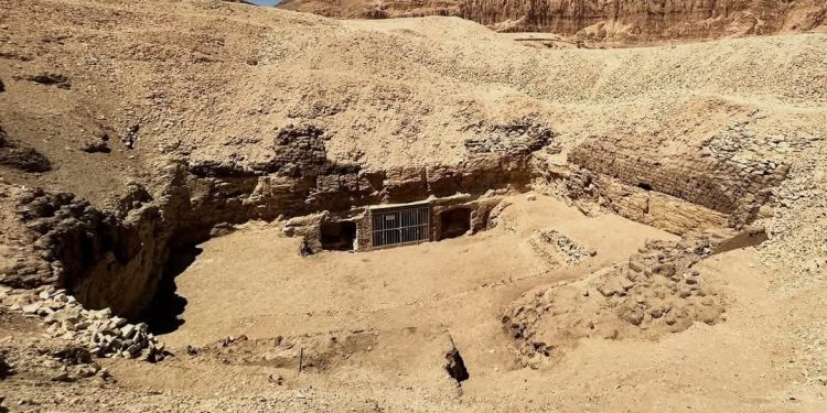 الكشف عن اسم وألقاب صاحب مقبرة Kampp23 بمنطقة العساسيف بالبر الغربي بالأقصر