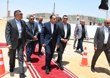 رئيس الوزراء يتابع موقف تنفيذ أعمال الطرق والمرافق بتوسعات مدينة الشيخ زايد (زايد الجديدة)