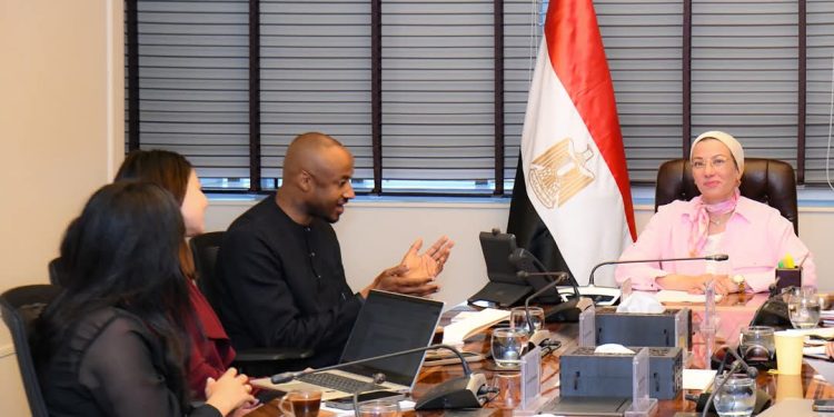 وزيرة البيئة تلتقى منسق المبادرة الأفريقية للتكيف لبحث آليات تعزيز العمل لدفع ملف التكيف في القارة الأفريقية