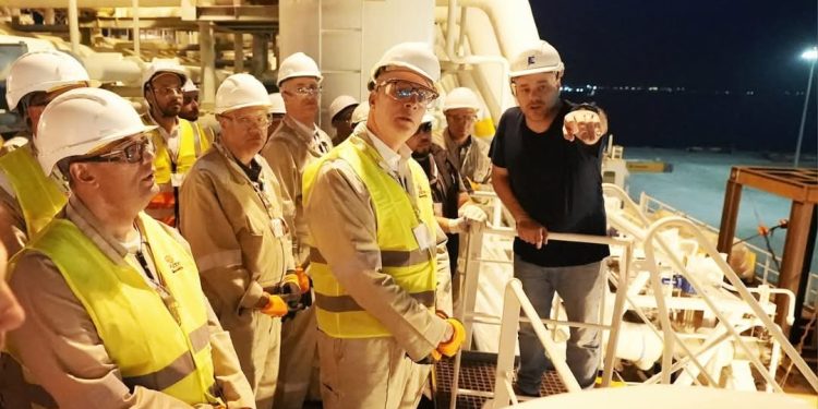 وزير البترول  يشهد وصول سفينة جديدة لإعادة تغييز الغاز الطبيعي المسال المستورد بميناء الإسكندرية