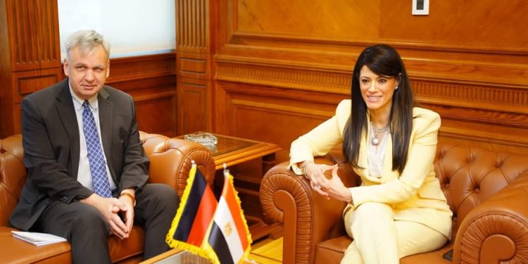 رانيا المشاط تعقد اجتماعًا ثنائيًا مع السفير الألماني بالقاهرة لبحث تعزيز العلاقات الاقتصادية المصرية الألمانية