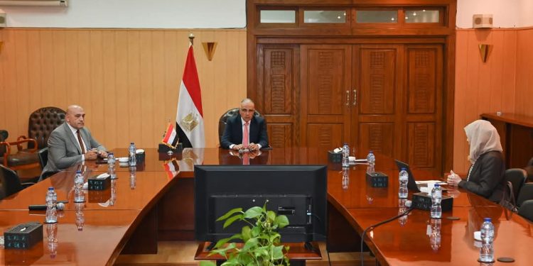 وزير الري يبحث آخر مستجدات إنشاء “مدارس فنية مهنية لتكنولوجيا الري”